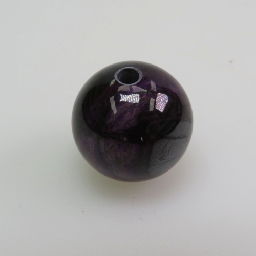 Sugilith Kugel gebohrt (3 mm Bohrung)